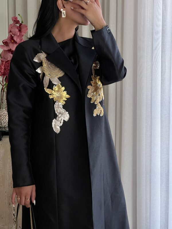 ⁦Abaya with rose gold embroidery⁩ - الصورة ⁦2⁩