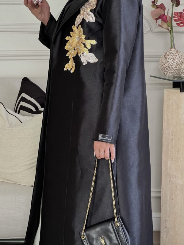 ⁦Abaya with rose gold embroidery⁩ - الصورة ⁦3⁩