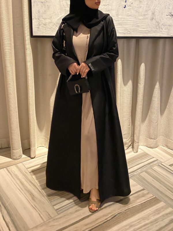 ⁦Abaya Blazer with flower embroidery⁩ - الصورة ⁦2⁩